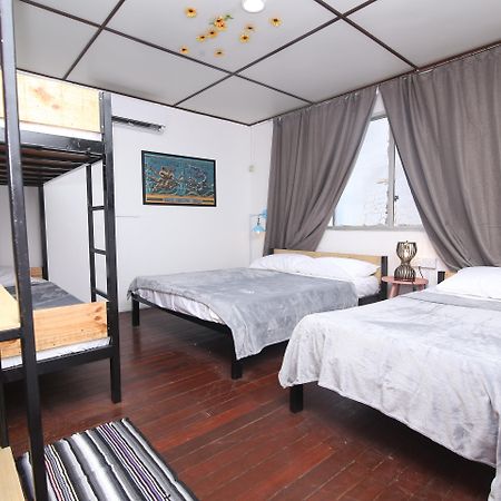 Spot On 90141 Threehouse Bed & Breakfast Кучінг Екстер'єр фото