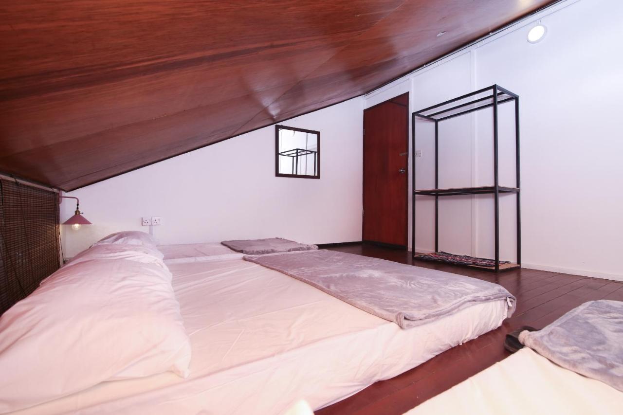 Spot On 90141 Threehouse Bed & Breakfast Кучінг Екстер'єр фото