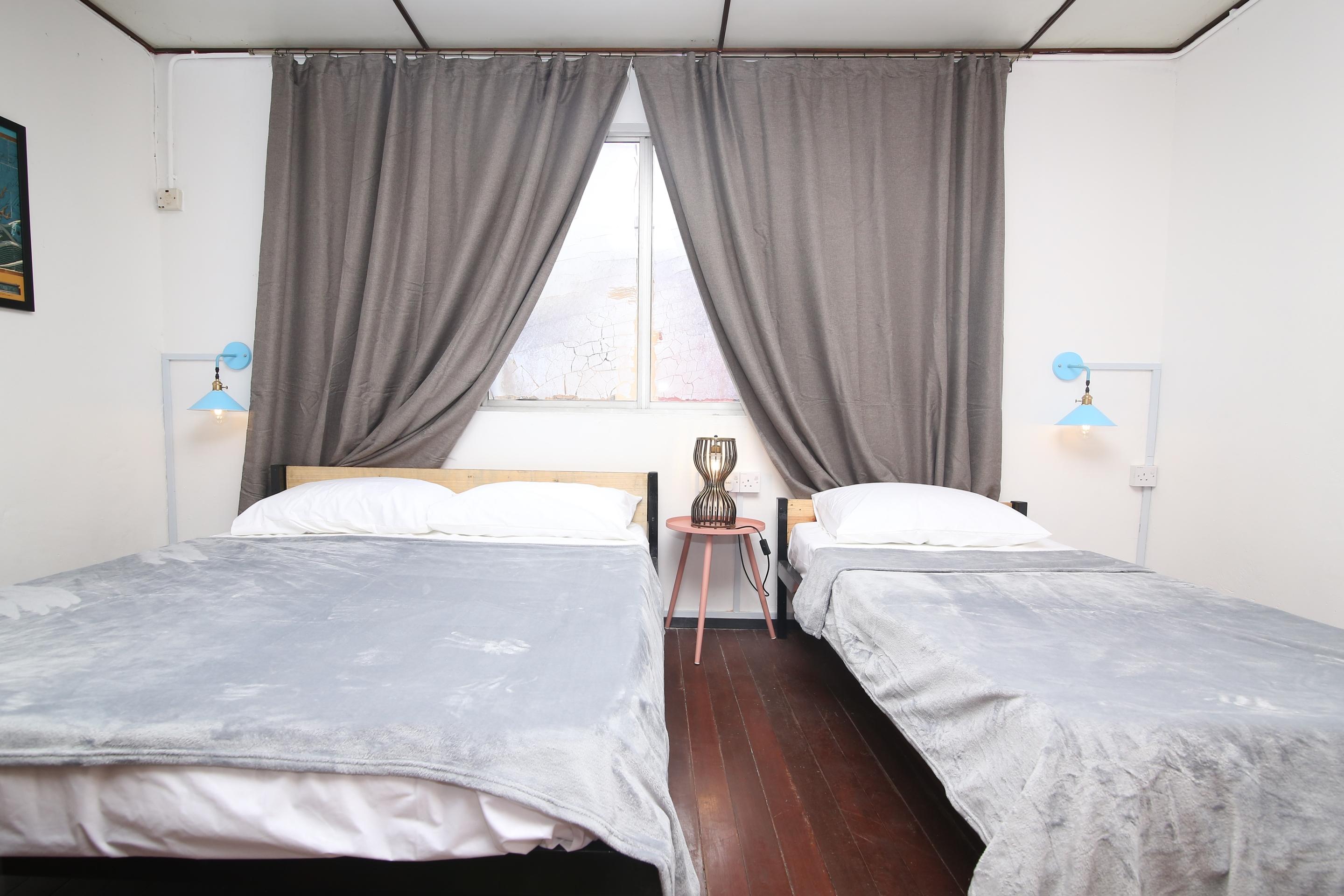 Spot On 90141 Threehouse Bed & Breakfast Кучінг Екстер'єр фото