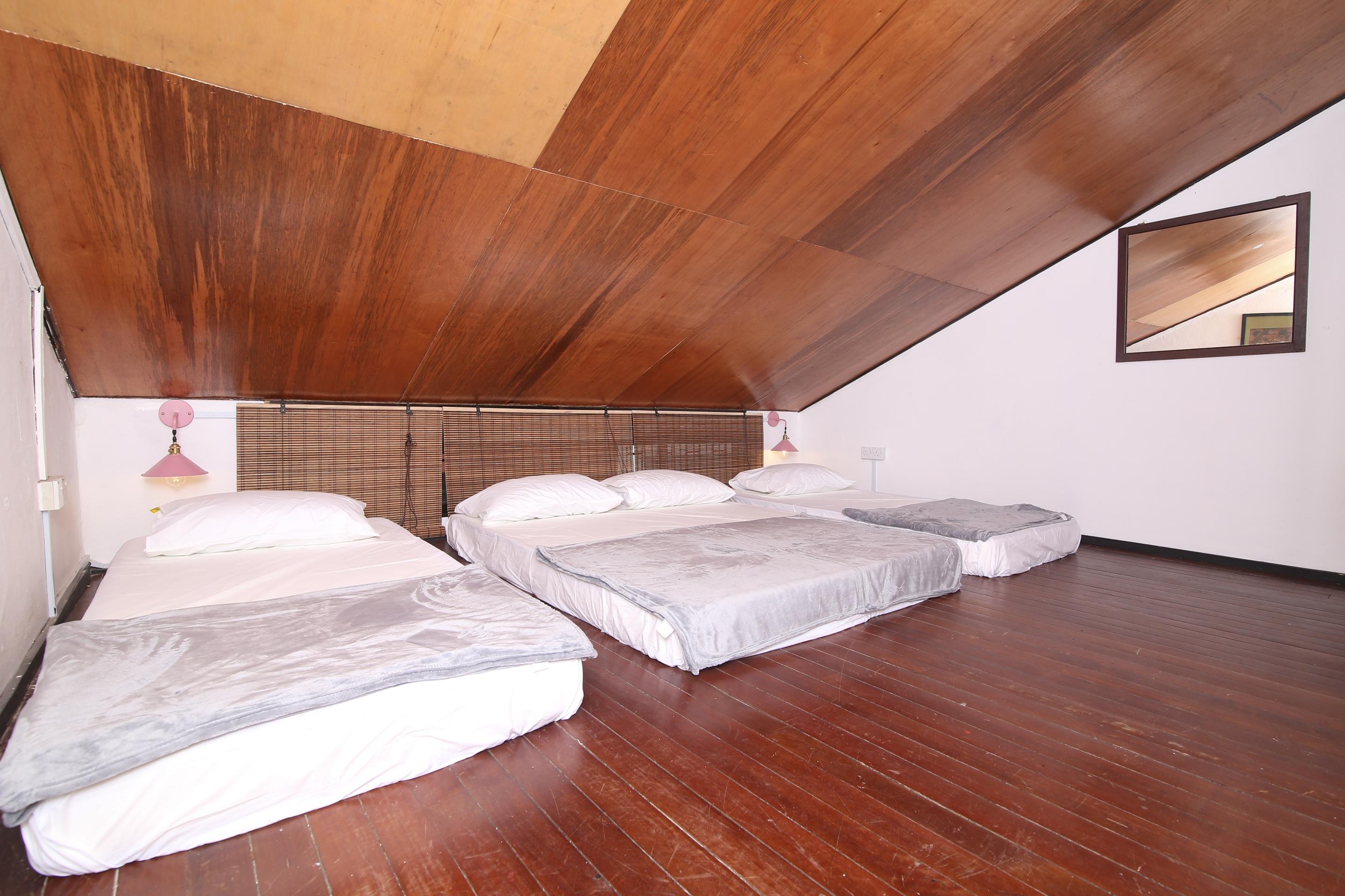 Spot On 90141 Threehouse Bed & Breakfast Кучінг Екстер'єр фото