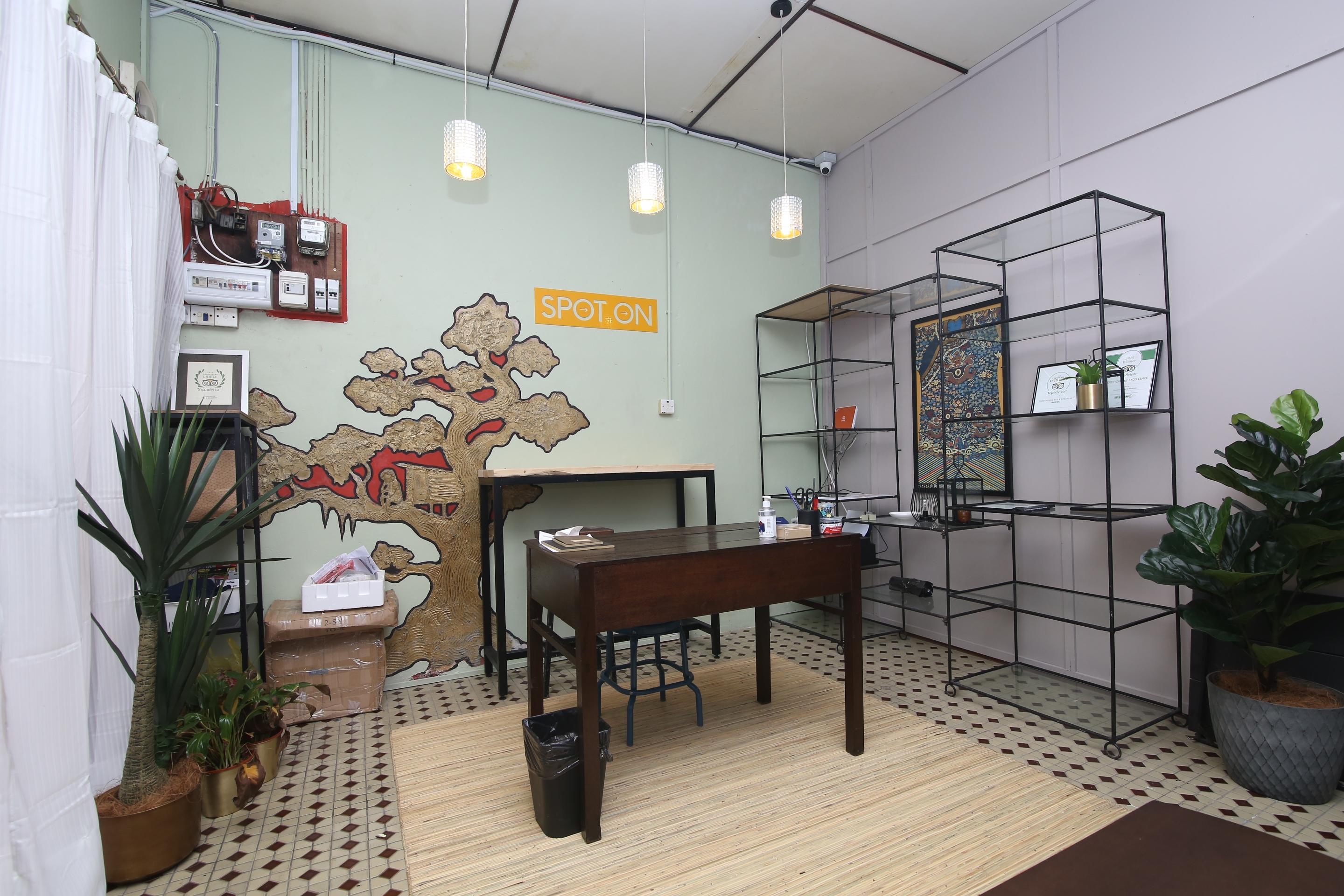 Spot On 90141 Threehouse Bed & Breakfast Кучінг Екстер'єр фото