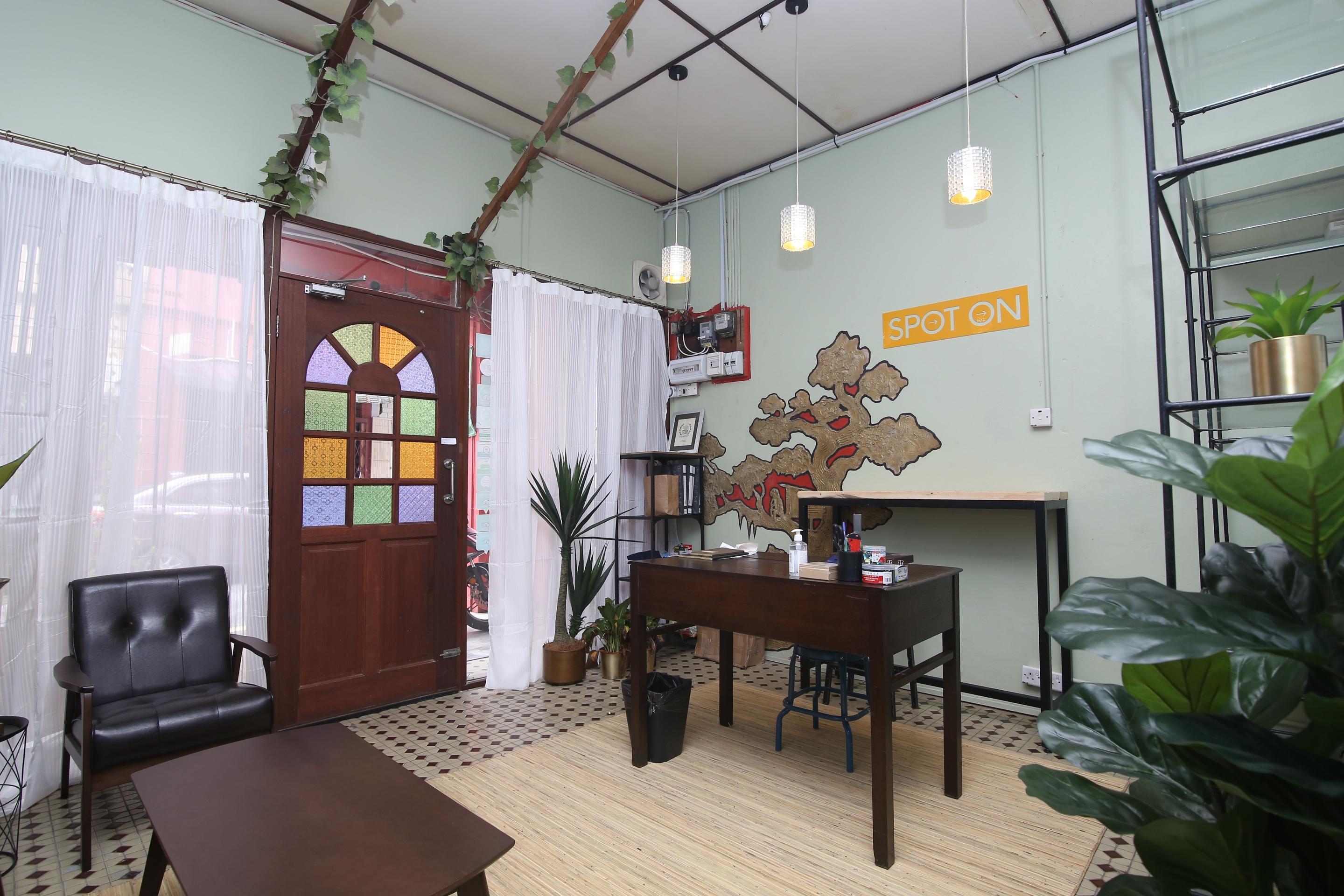 Spot On 90141 Threehouse Bed & Breakfast Кучінг Екстер'єр фото
